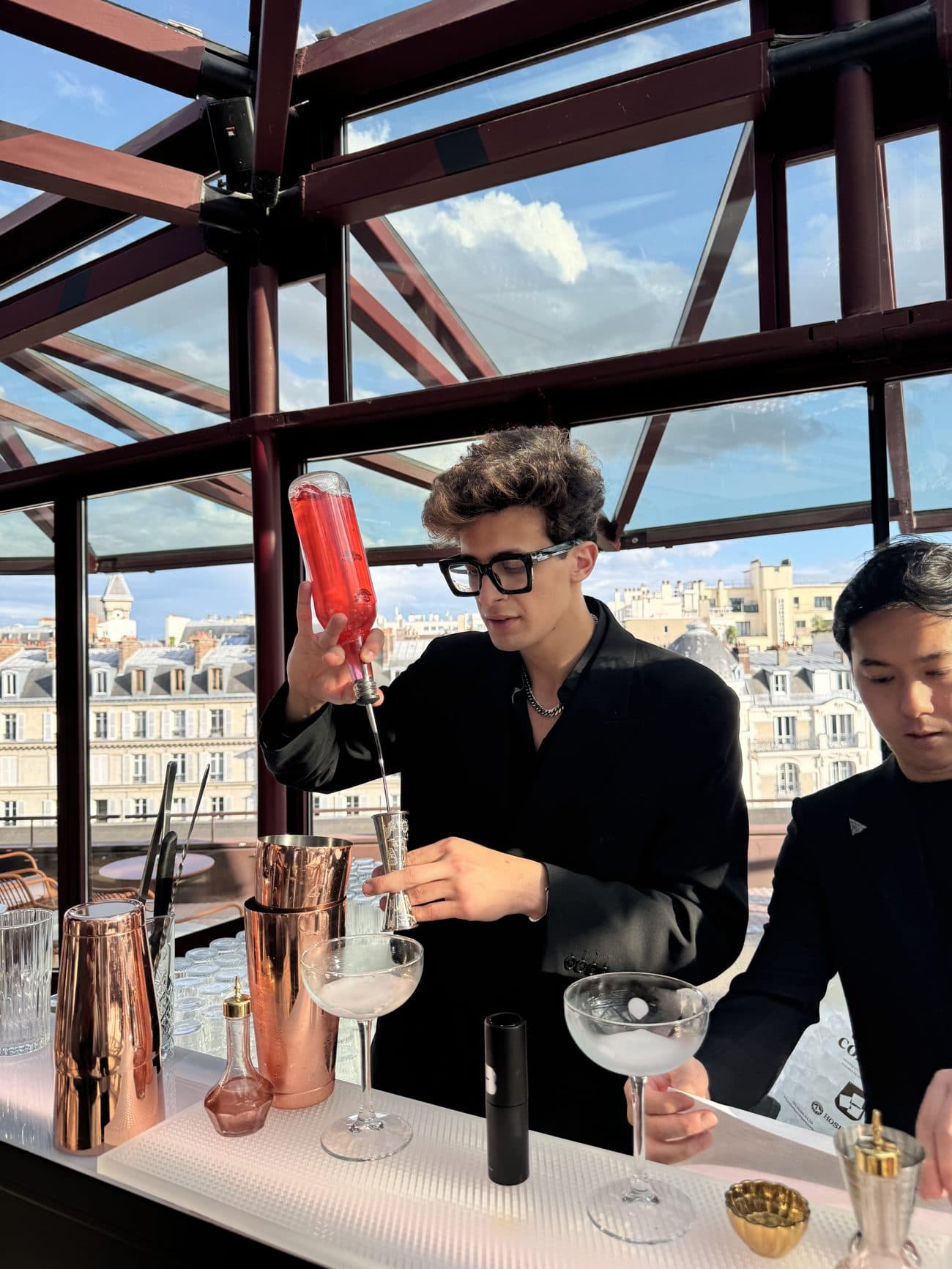 Combien d'invités par mixologue et par bar ? Bien dimensionner votre animation cocktail